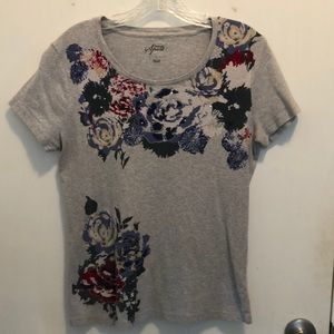 Gray tee shirt with design